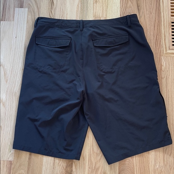 REI Women's Black Bermudas - Picture 3 of 5